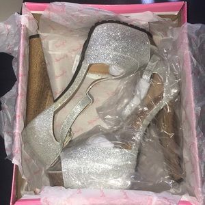 Silver glitter pumps open toed